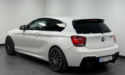 2013 BMW M135i 3-dörrars*Manuell*Cobra Avgas*Navi Prof Comfort – bild 2