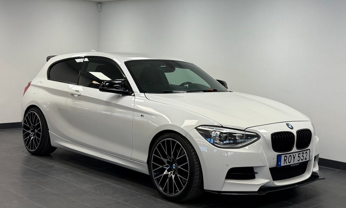 2013 BMW M135i 3-dörrars*Manuell*Cobra Avgas*Navi Prof Comfort