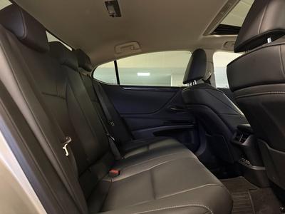 2022 Lexus ES 300h 2.5 E-CVT Limited Edt *Taklucka*Skinn*Navi*B-kam – bild 18