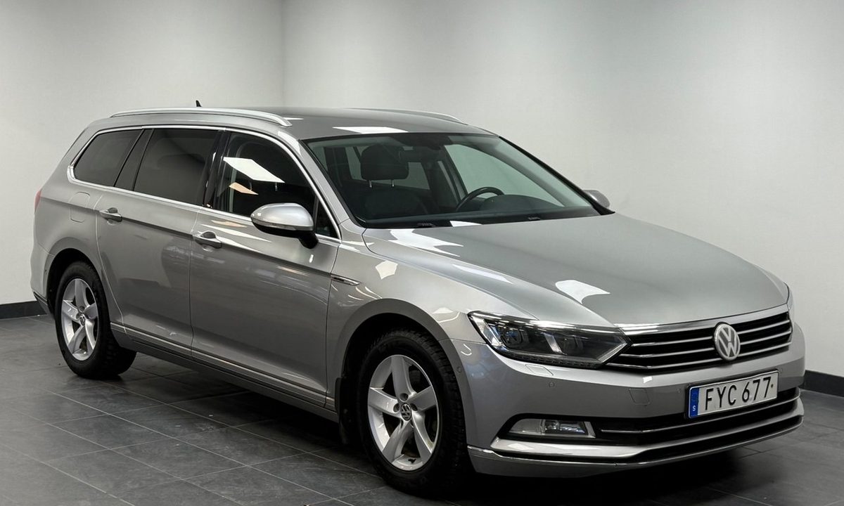 2015 Volkswagen Passat Sportscombi 2.0 TDI DPF SCR BMT 4M GT · Kamera · D-värm