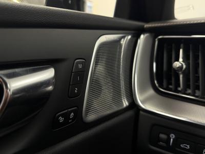 2022 Volvo XC60 Recharge T8 AWD R-Design Pro Edition III · Pano · B&W · Luft – bild 18