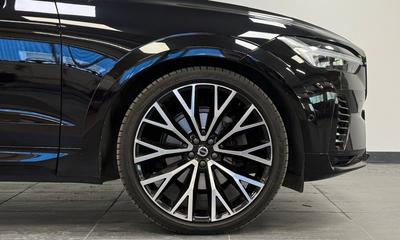 2022 Volvo XC60 Recharge T8 AWD R-Design Pro Edition III · Pano · B&W · Luft – bild 4